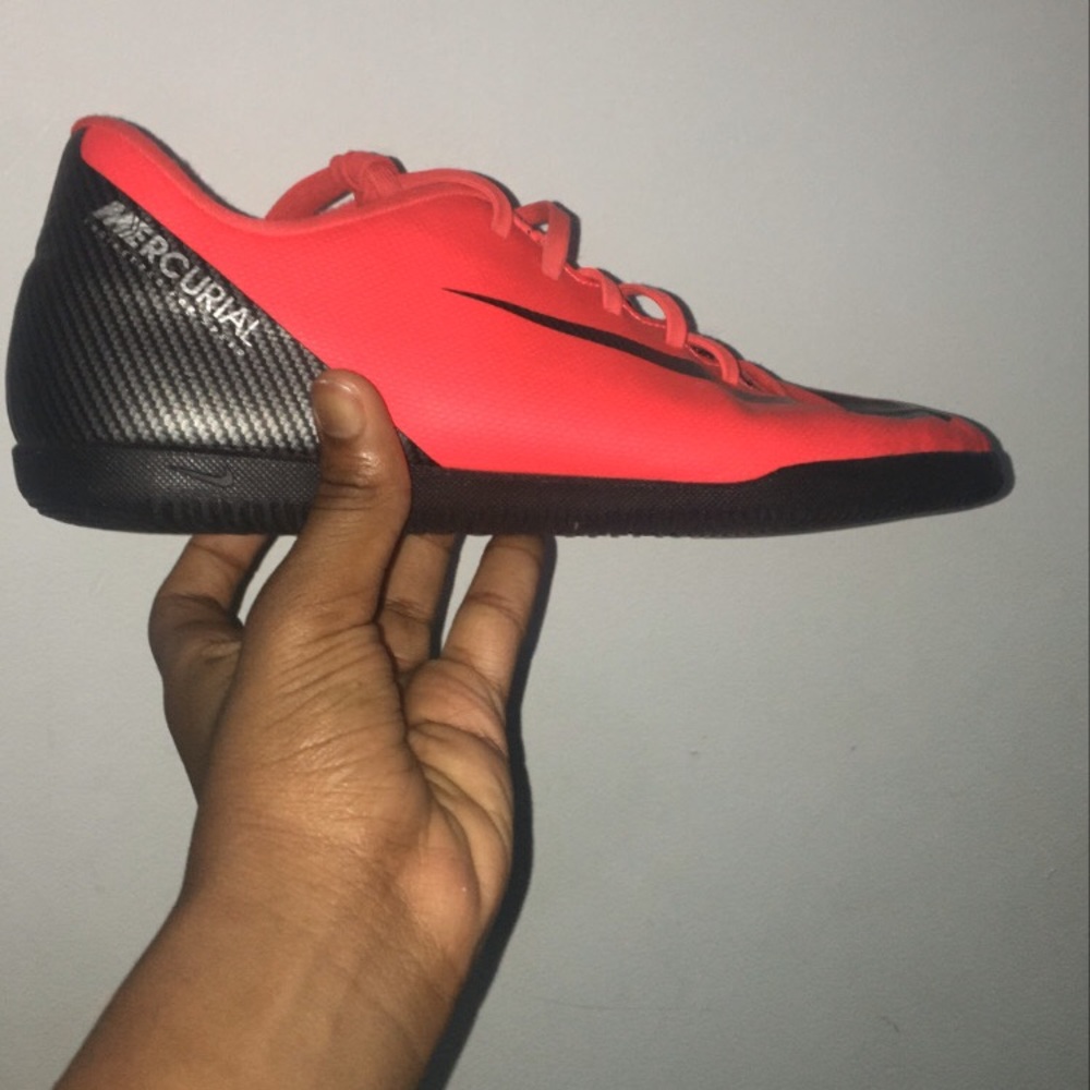 Nike CR7 size 8 VNDS (barley worn)